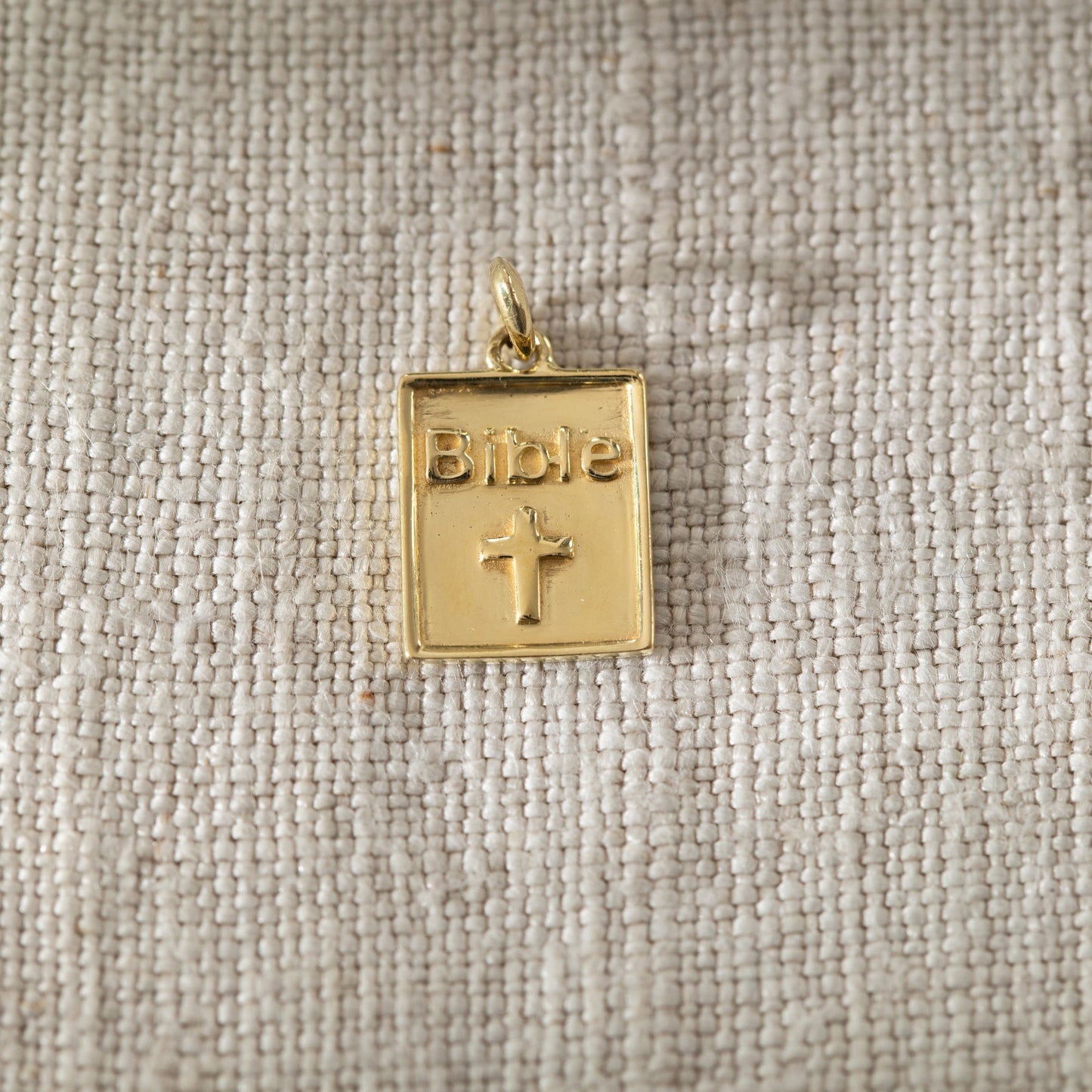 Pendant Bible